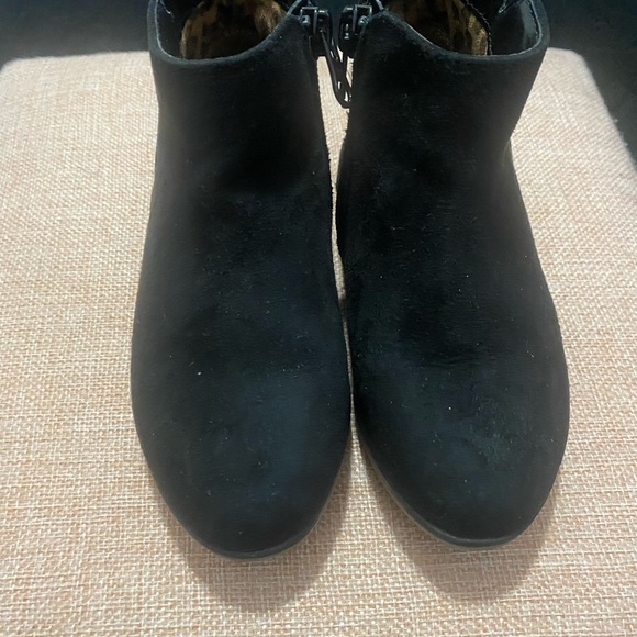 Cat and Jack Black Ankle Boots - Picture 3 of 8